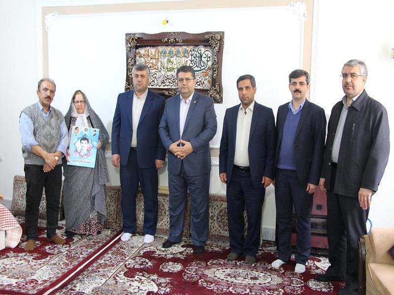 حضور مدیر شعب استان کردستان درخانه شهید باپیری