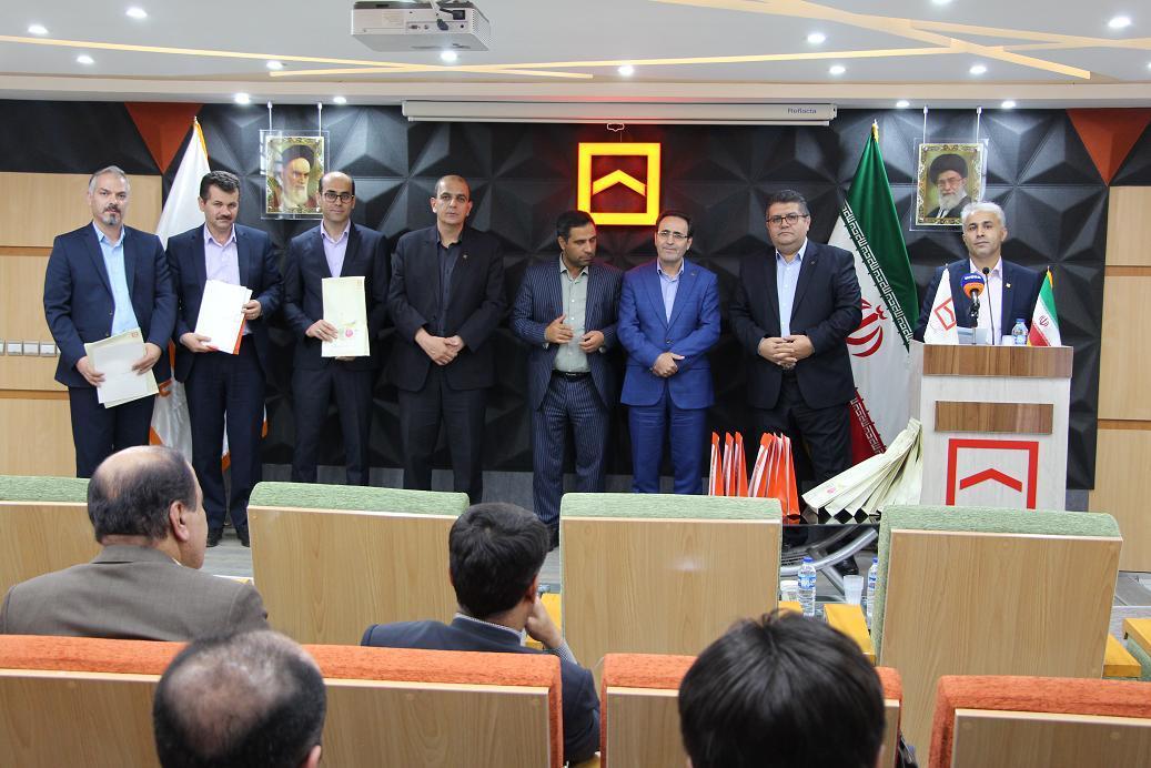 بیش از 200 جلد کتاب به کتابخانه مدیریت اهداء شد. پایگاه خبری بانک مسکن