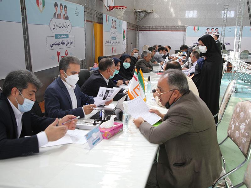 تلاش برای حل مشکلات مردم کرمان در میز خدمت بانک مسکن