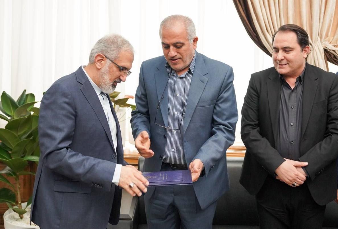 قدردانی رئیس بنیاد مسکن از بانک مسکن به‌ پاس نقش مؤثر در طرح نهضت ملی