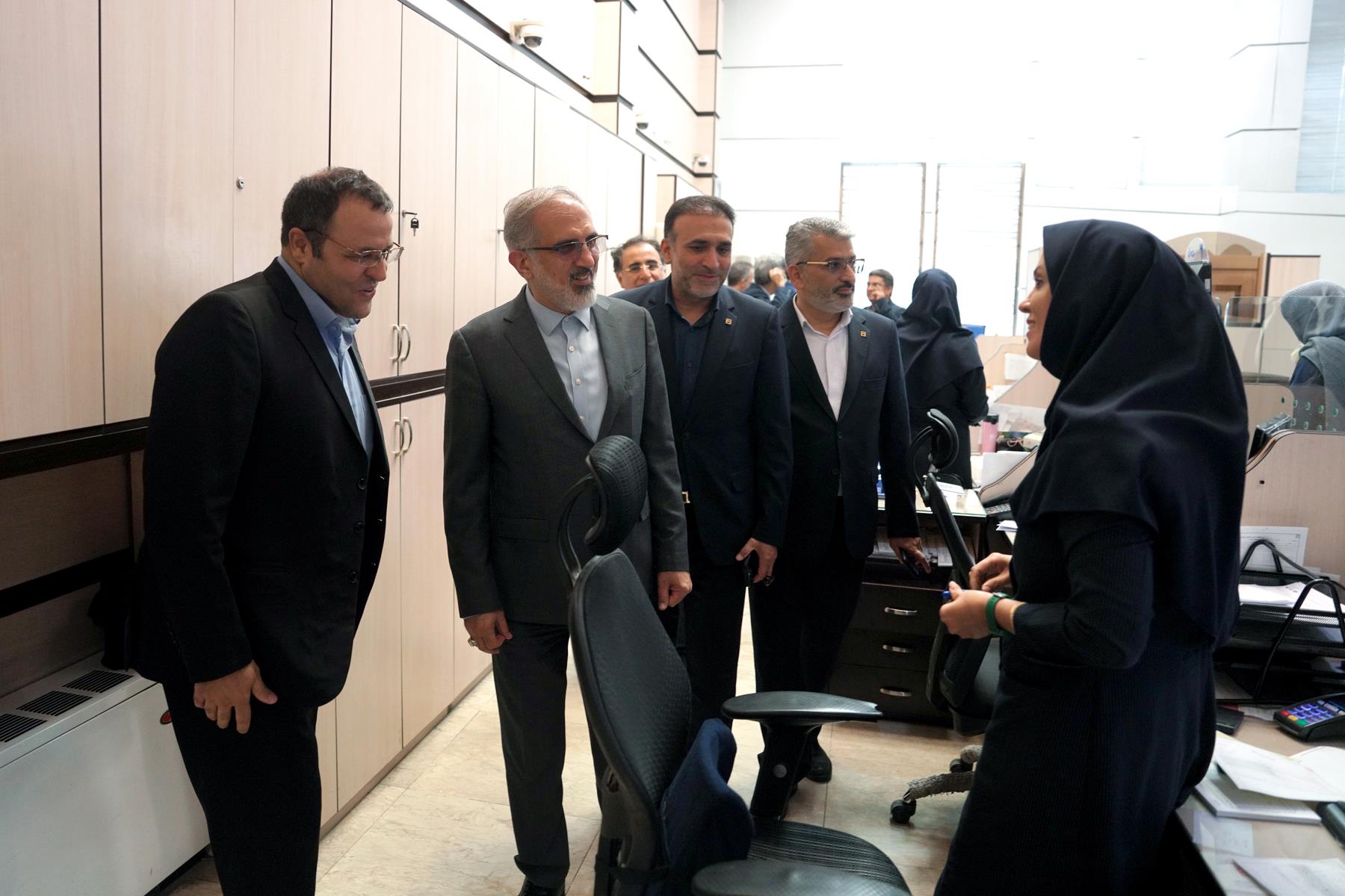 بازدید مدیرعامل بانک مسکن از روند خدمت رسانی در شعب (گزارش تصویری)