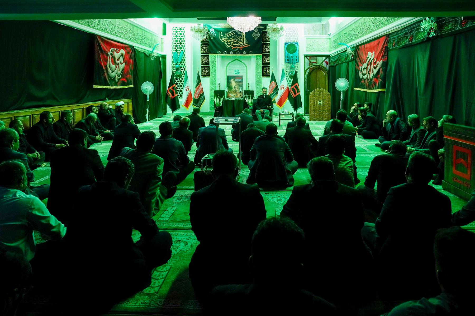برگزاری مراسم عزاداری سیدالشهدا(ع) با حضور خانواده شهدای اقتدار، مدیران ارشد و کارکنان بانک مسکن (گزارش تصویری)