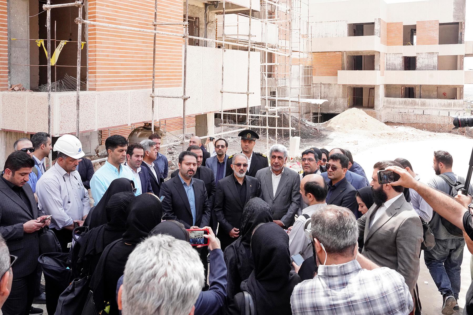 بازدید مدیر عامل بانک مسکن و اصحاب رسانه از پروژه های نهضت ملی و شرکت سرمایه گذاری مسکن در پردیس (چند رسانه ای)