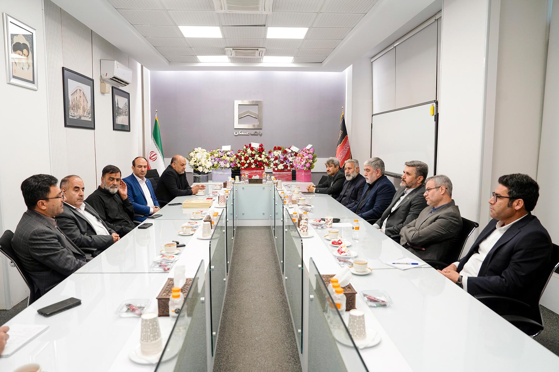 تجلیل از آزادگان بانک مسکن با حضور مدیران ارشد (گزارش تصویری)
