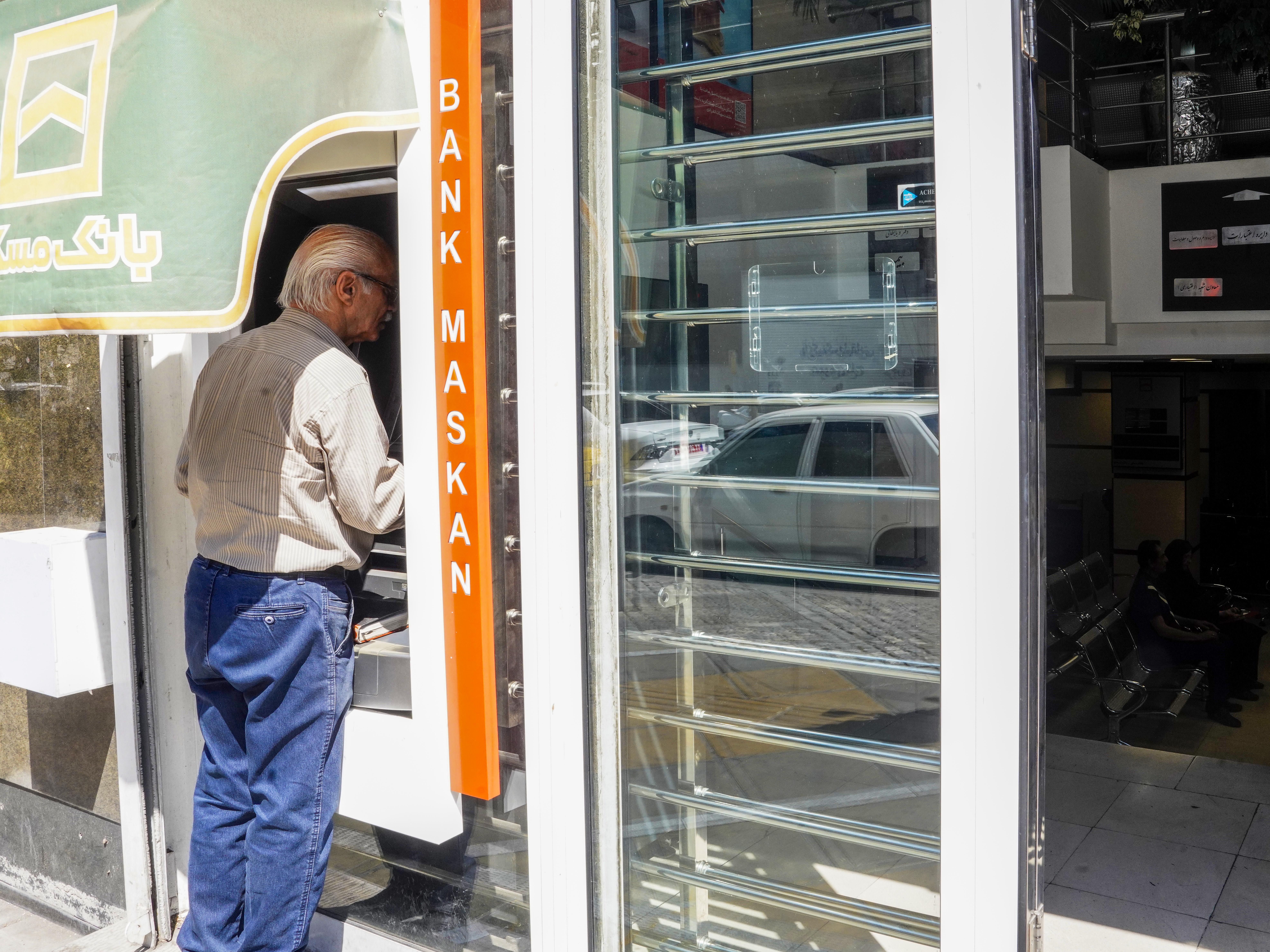 پایداری ارائه خدمات الکترونیک بانک مسکن در مهرماه / عملکرد فراتر از اهداف استان‌های «خوزستان»، «کرمان» و «گیلان» در بهبود شاخص‌های مالی بانکداری الکترونیک