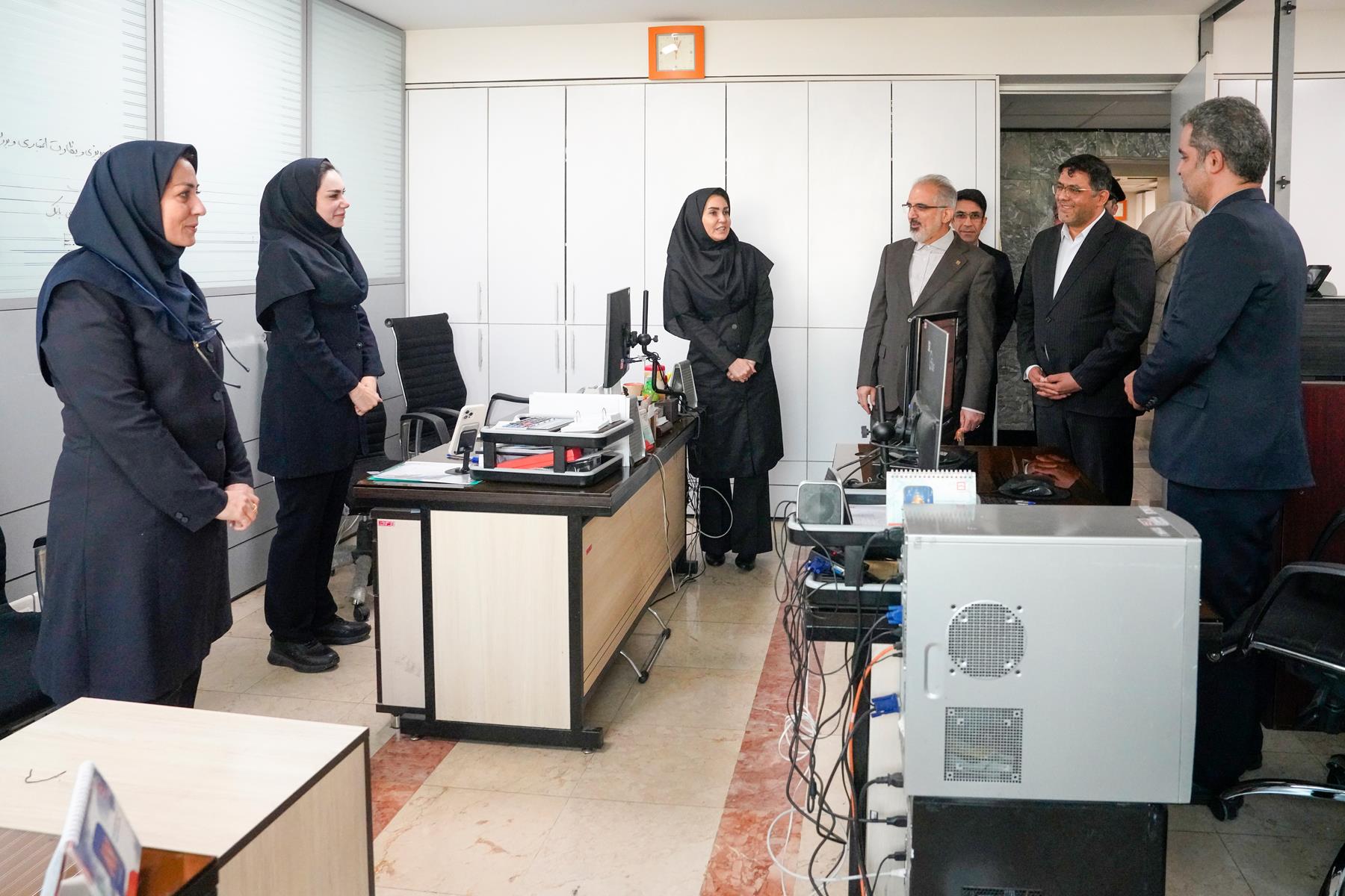 بازدید مدیرعامل بانک مسکن از واحدهای اعتباری بانک مسکن (گزارش تصویری)