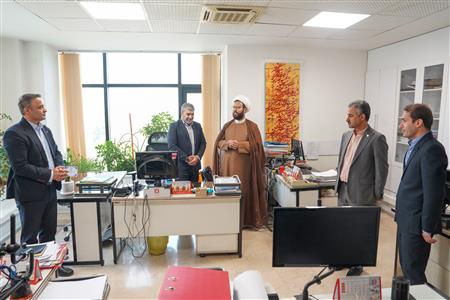 دعوت صمیمانه امام جماعت بانک مسکن از همکاران برای شرکت در نماز جماعت(گزارش تصویری)
