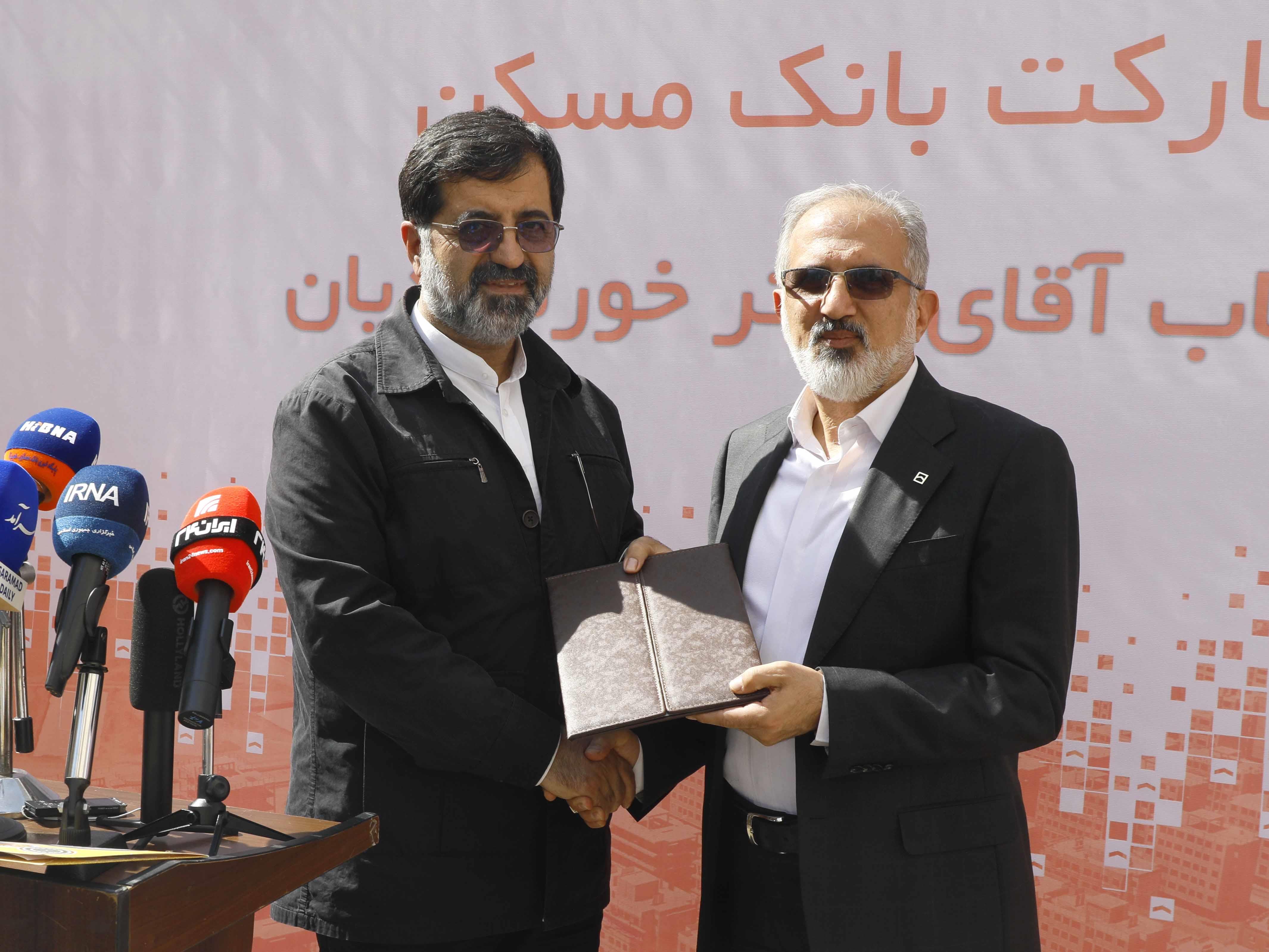 قدردانی استاندار قم از دکتر خورسندیان / اکبر بهنام جو: رتبه نخست استان قم در احداث مسکن، حاصل همراهی بیبدیل بانک مسکن است پایگاه خبری بانک مسکن